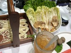 -红鼎豆捞·非遗鲍皇汤火锅(宝丰路店)