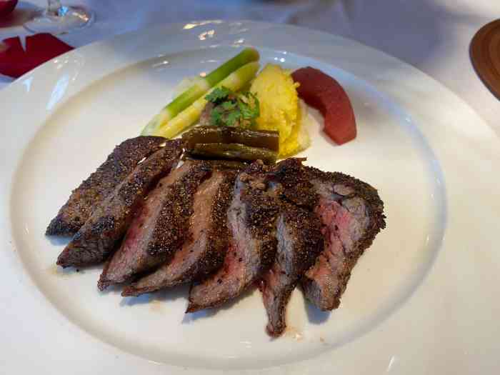 王品牛排(无锡苏宁广场店)-"口味真的很大众就服务态度还算对得起付的