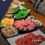 请问，星空🌃帐篷⛺️里吃一顿涮肉是什么感Jio ⁉️