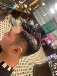 -海文先生国潮烫染男士理发馆