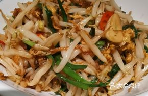 Scallion Boiled Egg Stir-fried Mung Bean Sprouts