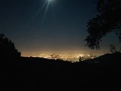 -鬼笑石后山停车场