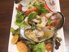 -Chom Cafe and Restaurant