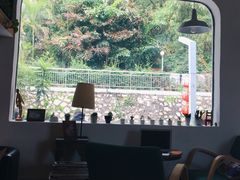 -彳亍咖啡·这里(水湾路店)