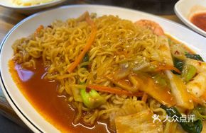 Stir-Fried Rice Cake with辛拉面