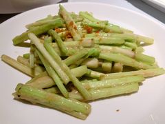蒜蓉炒水芹-闻见中国海南菜(K11店)
