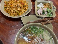 -亮亮面馆(经六路店)