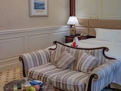 -深圳富苑皇冠假日套房酒店