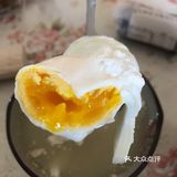 煮完了锅里一层白白的蛋清，也不算浮沫，就一层蛋白