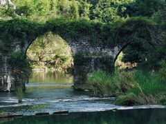 -高荡千年布依古寨旅游景区