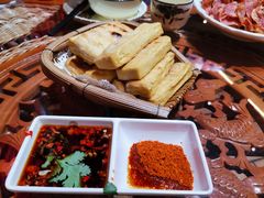 -老滇山寨•云南特色菜•地方菜•民族风情歌舞表演(金碧店)