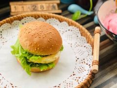 鲜香蘑菇牛肉汉堡-魏斯理汉堡(西安沣东吾悦店)