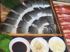-围炉肉舍•炭烤活鳗•丹东海鲜烤肉(步行街店)