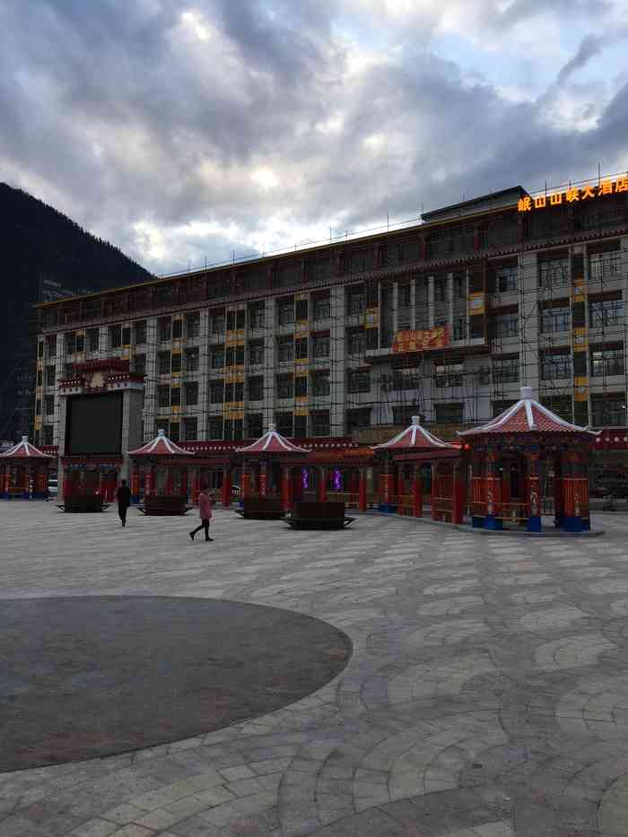 波密广场-"西藏自治区林芝市波密县扎木镇娘娜村年前集.