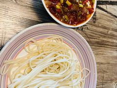 -歹歹的加个面过油肉拌面