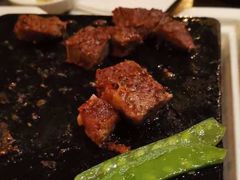 红酒啤梨VS果木400℃牛排-食间牛排(重庆路万达店)