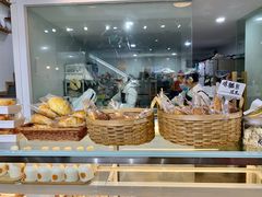 面包甜点陈列柜-洪小凡(钱塘明月店)