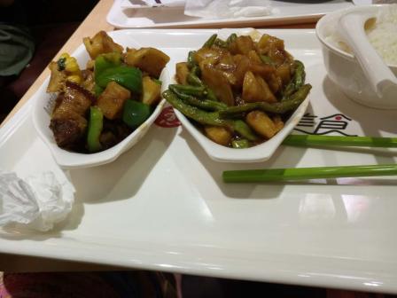 亚惠美食广场(丰联广场店)-"不好吃,中午排队的人超级多,也找不到位置