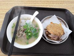 烧饼夹肘子肉-老四烧饼铺(丽源路店)