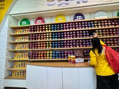 -m豆巧克力世界(上海世茂广场店)