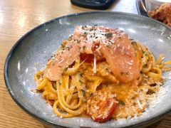 三文鱼罗勒番茄扁面-HELLO 27 意面·沙拉·帕尼尼