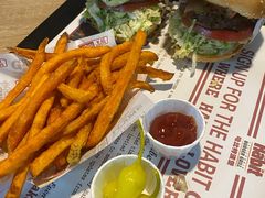 -The Habit Burger Grill 哈比特汉堡(复兴soho店)