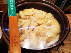 -帅巴人舅母子腊蹄民俗村