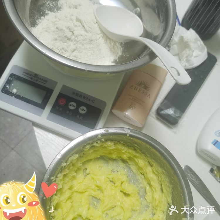曲奇饼干因为这次有了称和打蛋器，所以做起来更加专业细致
