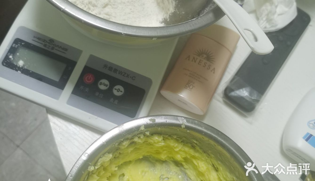 曲奇饼干因为这次有了称和打蛋器，所以做起来更加专业细致