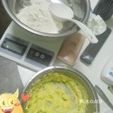 曲奇饼干因为这次有了称和打蛋器，所以做起来更加专业细致