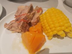 番茄玉米煲龙骨-汤城小厨•粤菜•靓汤(金宝街店)