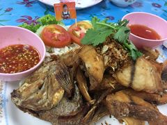 大蒜煎鱼-陳妈妈泰国菜