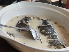 浓汤鱼头-浔味·山屿湖·正宗淳牌全鱼宴老字号