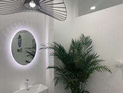 -AYO SALON