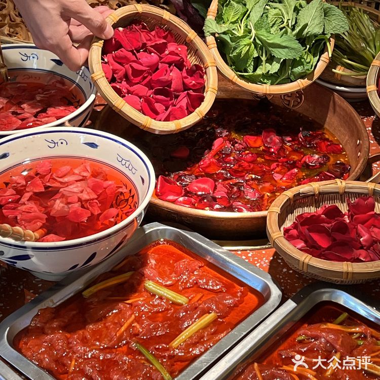 独属云南人的鲜花锅底在北京也吃到啦！  