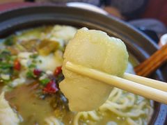 酸菜鱼中锅-周鱼小馆石锅酸菜鱼(活力汇店)