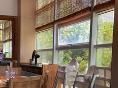 靠窗位-蜜桃餐厅·伴山(湖滨商业街店)