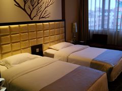 -昆明朗威酒店(昆明站火车站双桥夜市风情街店)