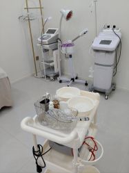 -苗方清颜专业祛痘·皮肤管理