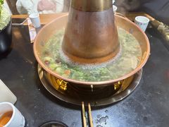 -果松木炭酸菜铜火锅·外婆参鸡汤