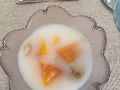 燕窝雪蛤炖木瓜-朗丽兹自助餐厅