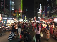 -六合夜市
