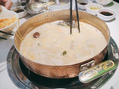 -洪氏嗨捞·广东猪肚鸡·椰子鸡火锅(西咸万象城店)