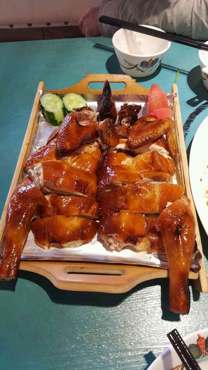 打分 菜都不咋地,但荔枝木烧鸡出乎意料的好吃