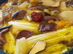 -香巴拉云南餐厅(华莱坞店)