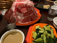 -洞庭洲·防空洞火锅·铜锅涮肉·烧烤(新百广场店)