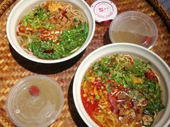 -爆炸头阿姨小四川正宗川味小吃(无任何分店)