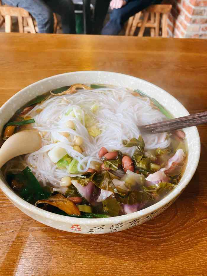 文山酸汤米线-"总之是经常会来的一家米线店.也是比较有云.