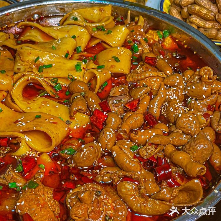 重庆最好吃肥肠鸡,火爆重庆老街!!