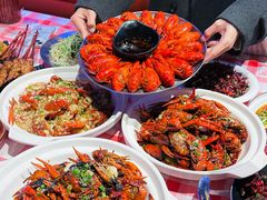 -肥小宝·金牌油焖大虾(襄阳龙虾地标店)